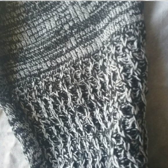 Victoria's Secret Static Oreo Scarf - Picture 4 of 8